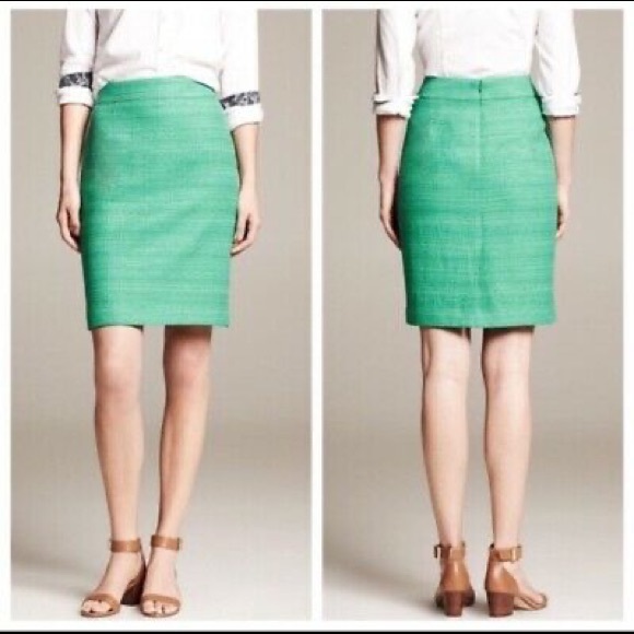 Banana Republic Dresses & Skirts - Banana Republic Green Tweed Pencil Skirt